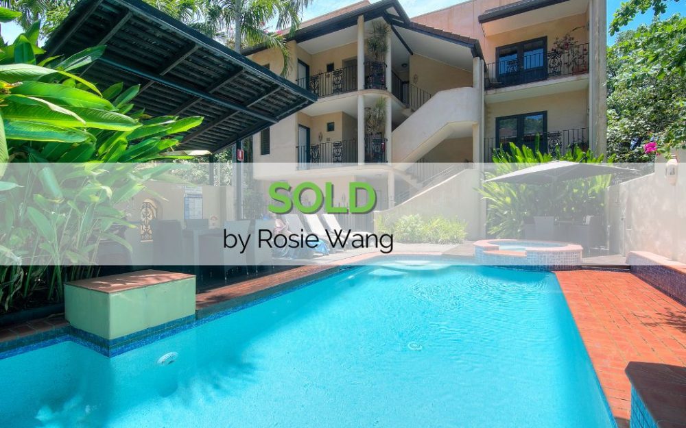 LOCATION LOCATION! GROUND FLOOR, 2 POOLS – BEAUTIFULLY REFURBISHED